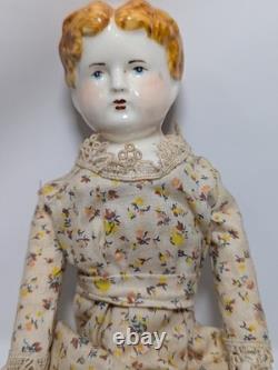 Poupée en porcelaine victorienne antique avec vêtements d'origine