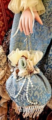 Poupée en porcelaine victorienne vintage