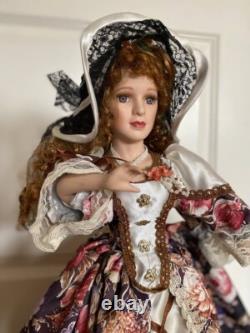 Poupée en porcelaine victorienne vintage avec des cheveux bouclés