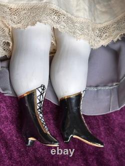 Poupée en porcelaine vintage 17 Emma Clear Gibson Girl avec chapeau moulé