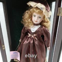 Poupée en porcelaine vintage Ashley Belle collectible (Hayes) avec étui en bois. C2