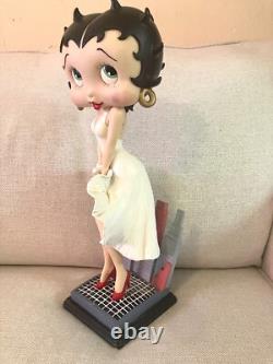 Poupée en porcelaine vintage Betty Boop Marilyn Monroe 18