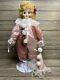 Poupée En Porcelaine Vintage Brinns 1990 Fille Clown Costume Rose Dentelle Blanche Fleurs 17