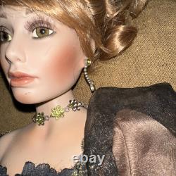 Poupée en porcelaine vintage Donna Robert de 23 pouces 2005 Nr 705, doigt cassé, talon