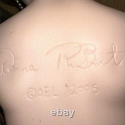 Poupée en porcelaine vintage Donna Robert de 23 pouces 2005 Nr 705, doigt cassé, talon