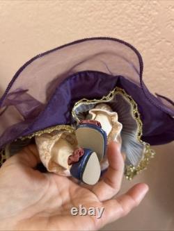 Poupée en porcelaine vintage Marie Osmond 2002, fille brune 22682, robe signée violette