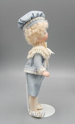 Poupée en porcelaine vintage Mignonette petit garçon victorien en soie et dentelle 6