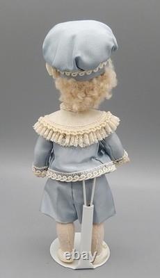 Poupée en porcelaine vintage Mignonette petit garçon victorien en soie et dentelle 6
