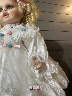 Poupée en porcelaine vintage Rustie Rosebud neuve dans sa boîte neuve 22'