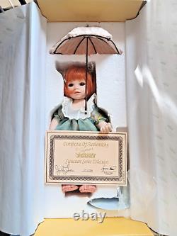 Poupée en porcelaine vintage Seymour Mann - Brandi avec parapluie Édition limitée