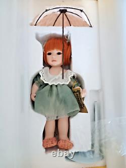 Poupée en porcelaine vintage Seymour Mann - Brandi avec parapluie Édition limitée