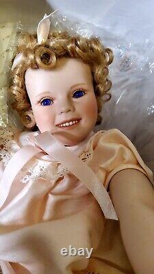 Poupée en porcelaine vintage Shirley Temple assise avec yeux d'uranium de Danbury Mint