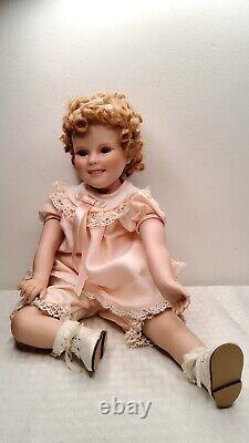 Poupée en porcelaine vintage Shirley Temple assise avec yeux d'uranium de Danbury Mint