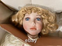 Poupée en porcelaine vintage William Tung Dulce 653291 blonde victorienne 24
