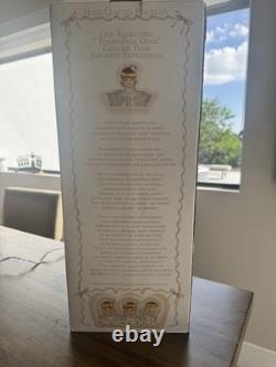 Poupée en porcelaine vintage à 3 faces. EXCLUSIVITÉ de Cracker Barrel Country Store. DANS LA BOÎTE