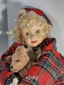 Poupée en porcelaine vintage avec tête en pyjama en flanelle, ours en peluche et chaussons uniques