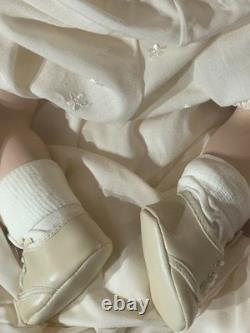 Poupée en porcelaine vintage de 20 pouces par Gene Shooley, neuve dans sa boîte, avec certificat d’authenticité, avec robe 37'