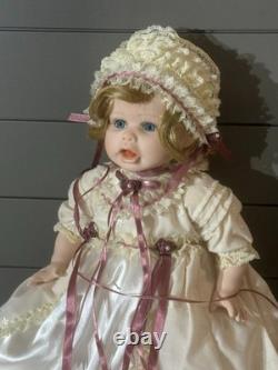 Poupée en porcelaine vintage de 20 pouces par Gene Shooley, neuve dans sa boîte, avec certificat d’authenticité, avec robe 37'
