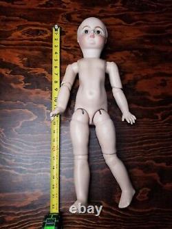 Poupée en porcelaine vintage de 21 pouces avec tissus et perruque pour un costume authentique