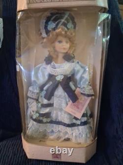 Poupée en porcelaine vintage des années 1980