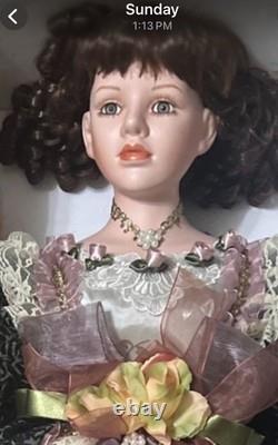Poupée en porcelaine vintage en édition limitée Clarissa