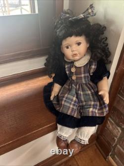 Poupée en porcelaine vintage garçon et fille d'école