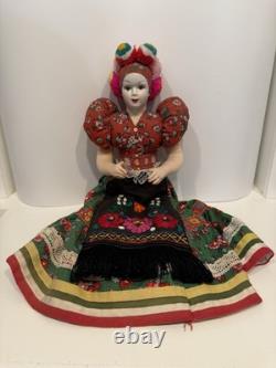 Poupée en porcelaine vintage hongroise grande 20 traditionnelle avec visage en porcelaine