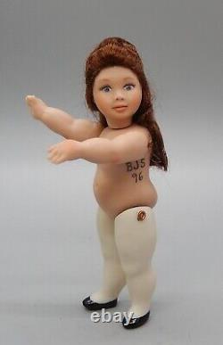 Poupée fille en porcelaine vintage Bonnie Sanford pour maison de poupée miniature de l'artisan 1:12