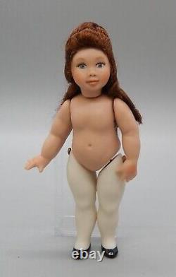 Poupée fille en porcelaine vintage Bonnie Sanford pour maison de poupée miniature de l'artisan 1:12