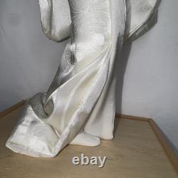 Poupée geisha japonaise vintage de mariage, robe en soie blanche, tête et mains en porcelaine de 15 cm