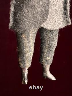 Poupée miniature antique allemande de 6,25 pouces représentant un gentleman moustachu