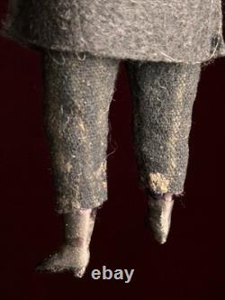 Poupée miniature antique allemande de 6,25 pouces représentant un gentleman moustachu