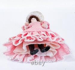 Poupée miniature en porcelaine de style Gibson Girl victorienne avec robe rose et chapeau ancien