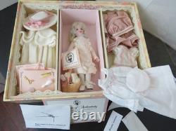 Poupée vintage Wendy Lawton Claire Jolie Moonlight & Magnolias, ensemble UFDC, état neuf, édition limitée 
<br/>
