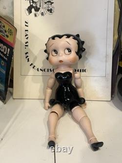 Poupée vintage en porcelaine Betty Boop de 11 pouces, 1982, bras et jambes articulés, robe noire