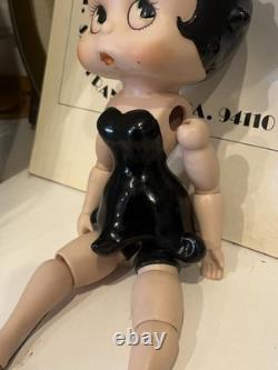 Poupée vintage en porcelaine Betty Boop de 11 pouces, 1982, bras et jambes articulés, robe noire