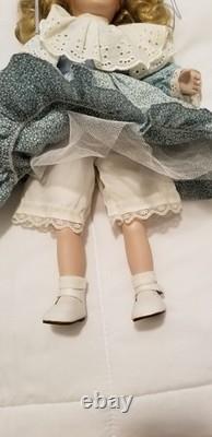 Poupée vintage en porcelaine et tissu de 18 pouces avec lunettes, berceuse musicale de style victorien