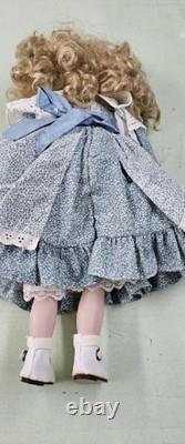 Poupée vintage en porcelaine et tissu de 18 pouces avec lunettes, berceuse musicale de style victorien