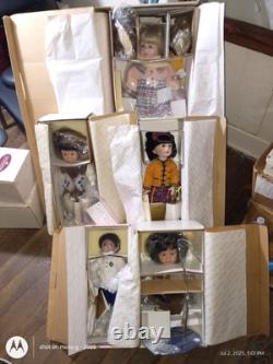 Poupées en porcelaine haut de gamme avec accessoires et un jeu de queue de tailleur des années 1930 pour enfants