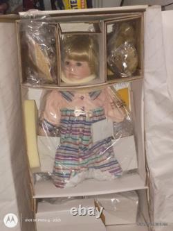 Poupées en porcelaine haut de gamme avec accessoires et un jeu de queue de tailleur des années 1930 pour enfants