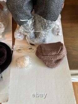 Poupées en porcelaine vintage de grand-mère et grand-père dans des chaises berçantes en bois NOUVEAU DANS LA BOÎTE