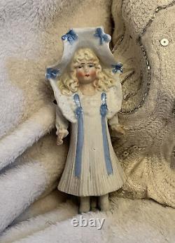 Rare Antique Allemand Tout Bisque 5 Hertwig Doll W Moulé Bonnet Armoiries Mobiles