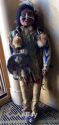 Rare Vintage Amérindienne Poupée Indienne En Cuir Figure 24 Pouce Signée