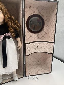 Rare Vintage Cracker Barrel Porcelaine Doll Trunk Armoire Avec Murphy Bed L