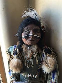 Rare Vintage Poupée Indienne Amérindienne En Cuir Fait Main Figure 24 Pouce Signé