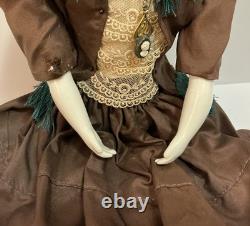 Rare poupée Comtesse Dagmar à tête en porcelaine Conta Boehme, chignon tressé en spirale et oreilles percées
