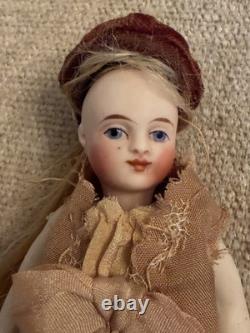 Rare poupée ancienne 4,5 en biscuit intégral, mignonette pieds nus, tête pivotante, entièrement d’origine