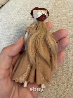 Rare poupée ancienne 4,5 en biscuit intégral, mignonette pieds nus, tête pivotante, entièrement d’origine
