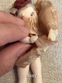 Rare poupée ancienne 4,5 en biscuit intégral, mignonette pieds nus, tête pivotante, entièrement d’origine
