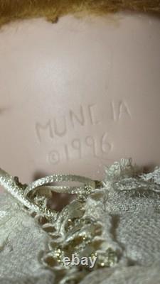 Rare poupée de collection édition limitée Château Mundia vintage peinte à la main de 18 pouces